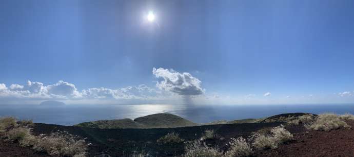 太平洋に浮かぶ三宅島