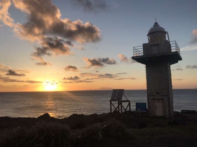 三宅島から望む海の夕景