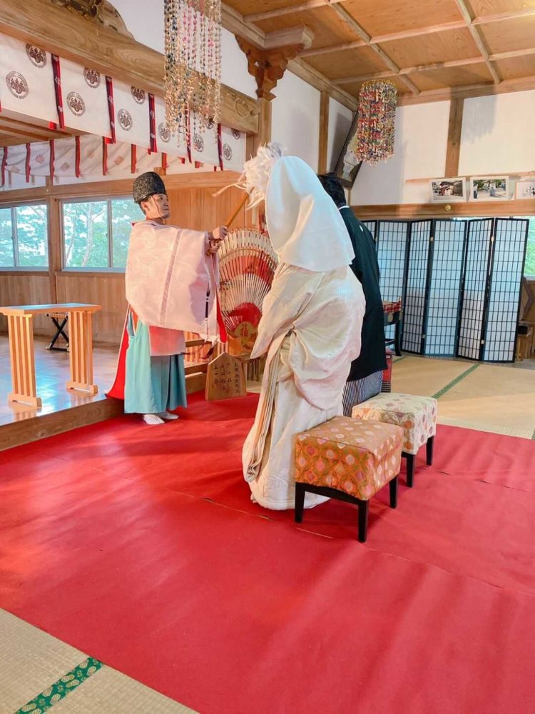 宮城県登米市にある若草稲荷神社での修祓の風景