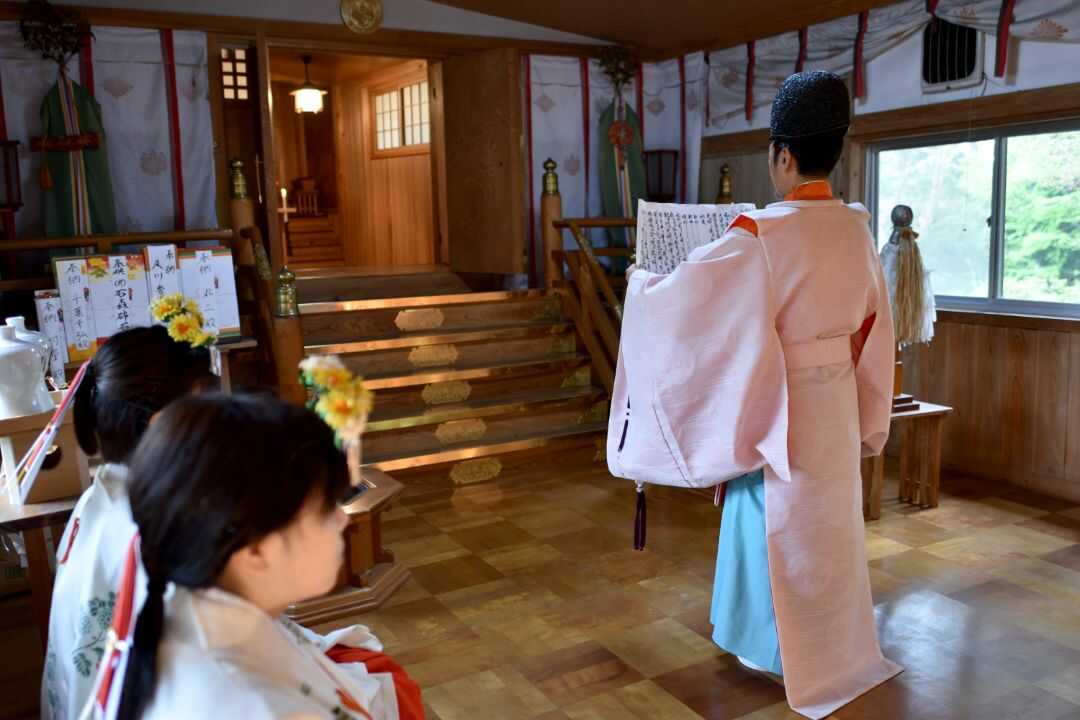 宮城県登米市にある若草稲荷神社での祝詞の風景