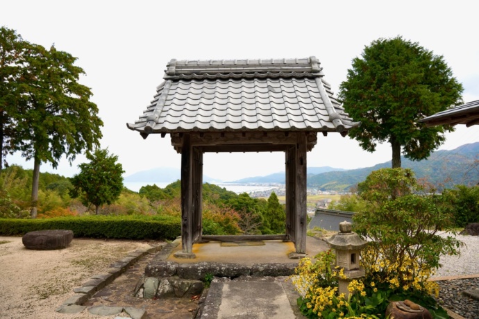 高浜町にある中山寺の山門