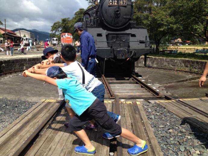 若桜鉄道の転車台転車体験