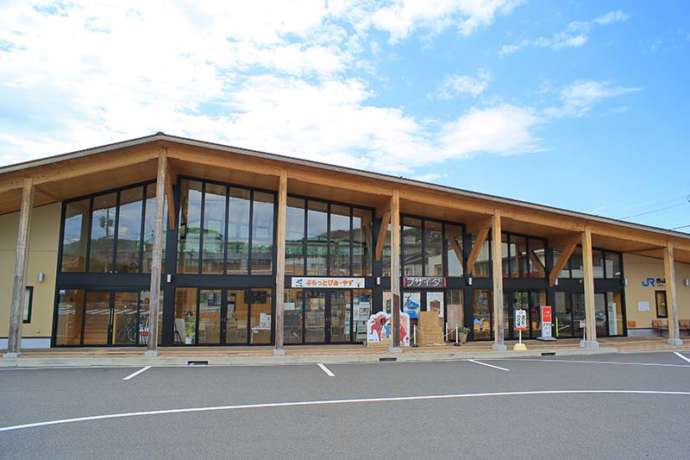 若桜鉄道の郡家駅の外観