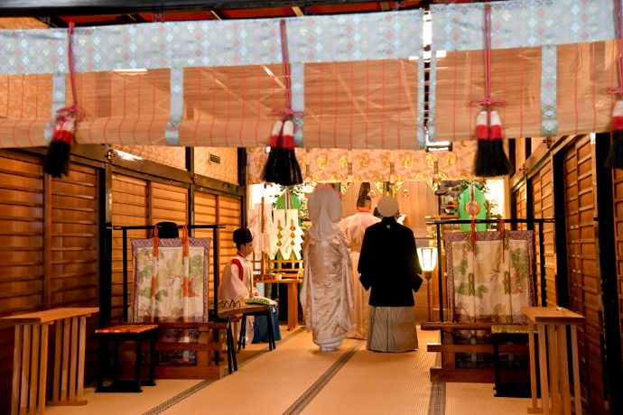 神社の社殿で執り行う和婚ネットブライダルサロンのオンライン結婚式