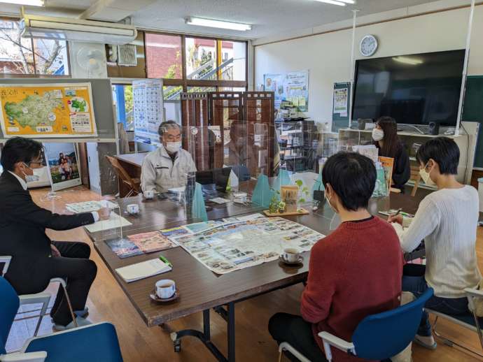 養父市で移住の相談をしているようす