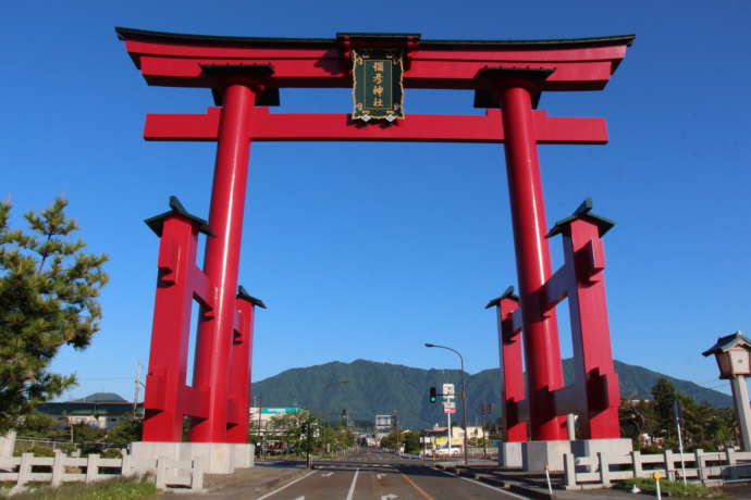 彌彦神社の大鳥居