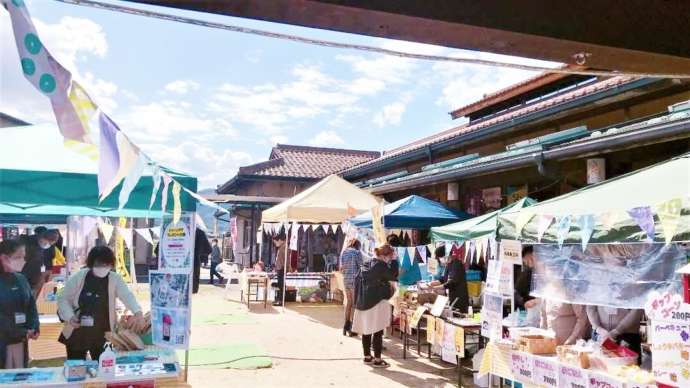 道の駅清流茶屋かわはらで開催されたGRASSMARKETの様子