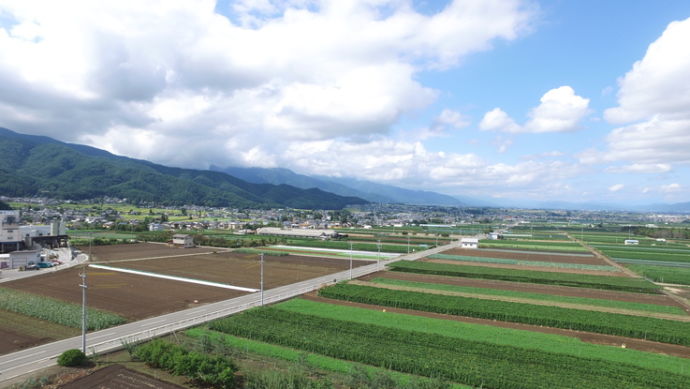 上大池から撮影した村の全景