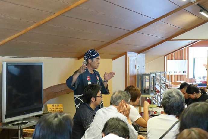 ヤマキ醸造直売店「糀庵」の蔵見学の風景