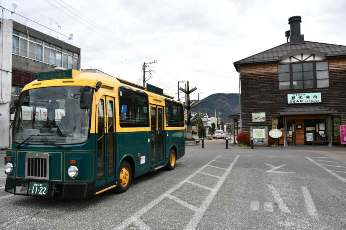 山北町内を走る循環バス「めぐりん」