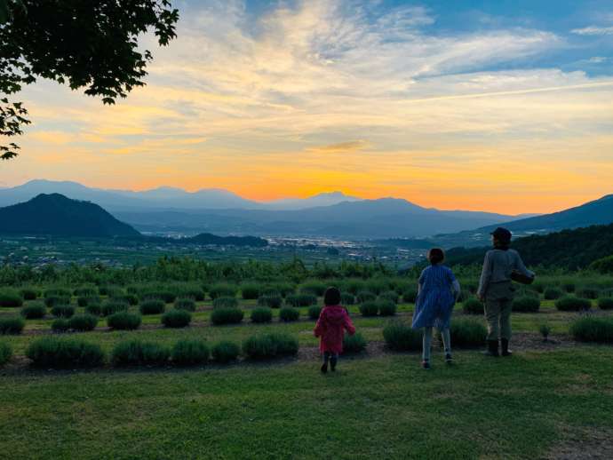 山ノ内町の景色と住民家族