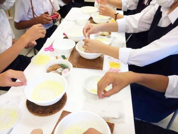 大和サンプル製作所でラーメンを作る様子