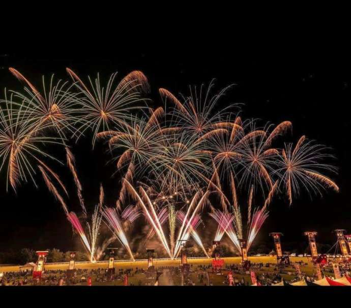 やなぎだ植物公園のこざれ祭りの打ち上げ花火の様子