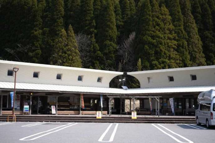 道の駅「夜叉ヶ池の里さかうち」の外観