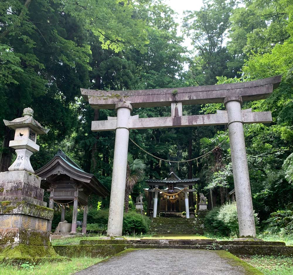 富山市八尾エリアにある蚕を祀った若宮八幡社