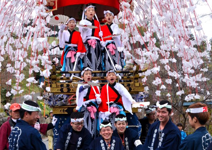 横瀬町の宇根の春祭りの様子