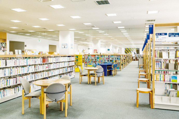 市立図書館の館内の様子