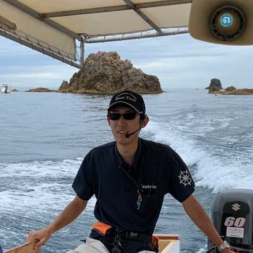 浦富海岸島めぐり遊覧船の田中船長