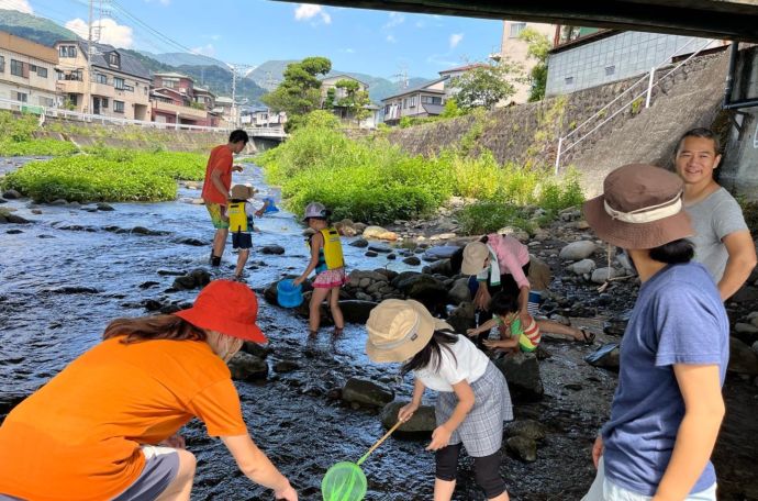 湯河原町の多世代の居場所活動（自然教室・川遊び）