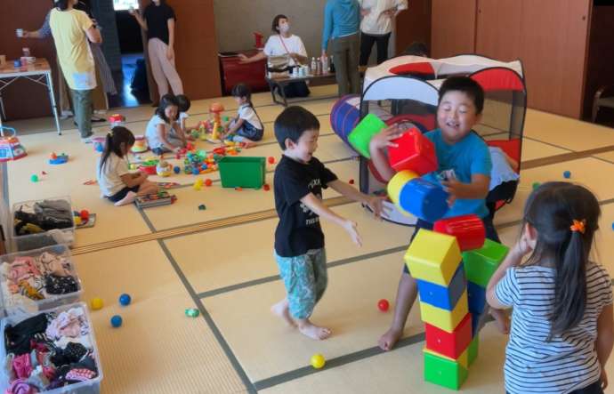 由利本荘市の子どもたちが遊ぶ様子