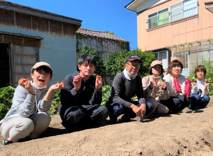 由利本荘市地方交流体験　収穫の様子