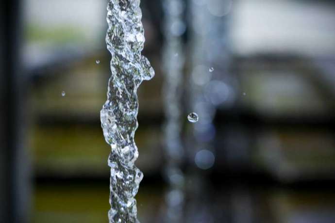 湧水のアップ