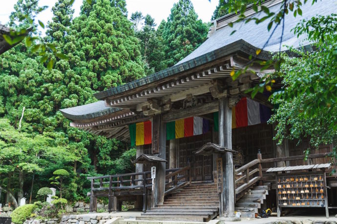 立石寺の根本中堂