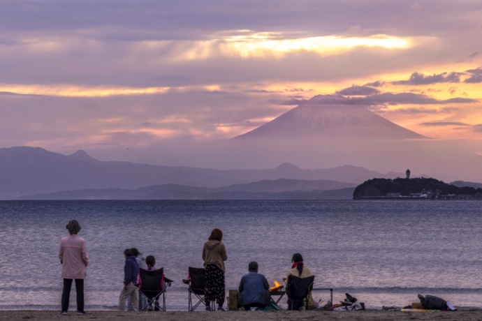 逗子市の夕ぐれと焚火