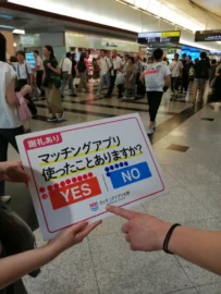 25.07.09街頭インタビューの様子