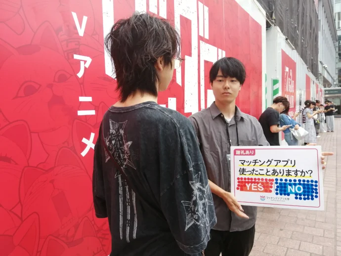 25.07.11街頭インタビューの様子