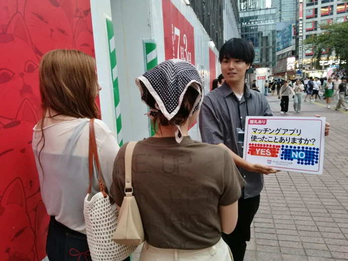25.07.11街頭インタビューの様子