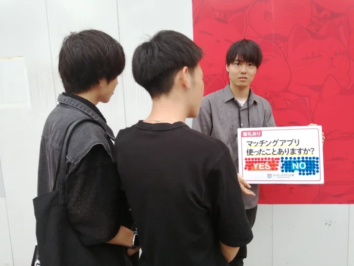 25.07.11街頭インタビューの様子