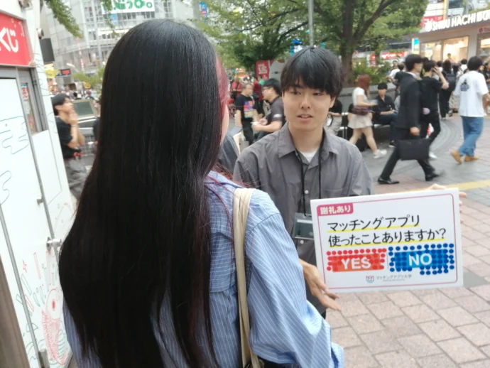 25.07.11街頭インタビューの様子