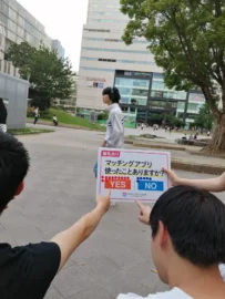 25.07.15街頭インタビューの様子