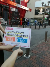 25.07.15街頭インタビューの様子