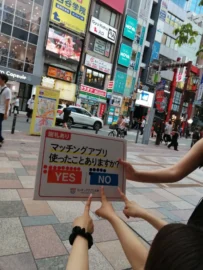 25.07.15街頭インタビューの様子