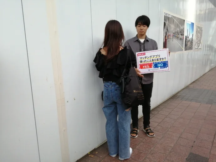 25.07.18街頭インタビューの様子