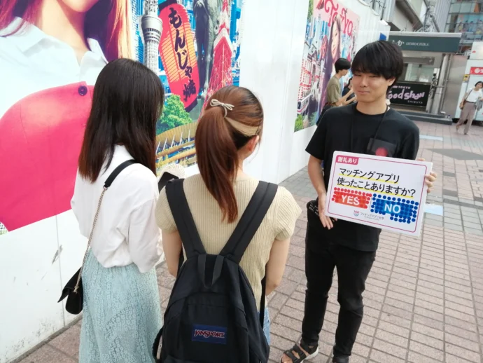 25.07.22街頭インタビューの様子