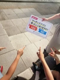 25.07.22街頭インタビューの様子