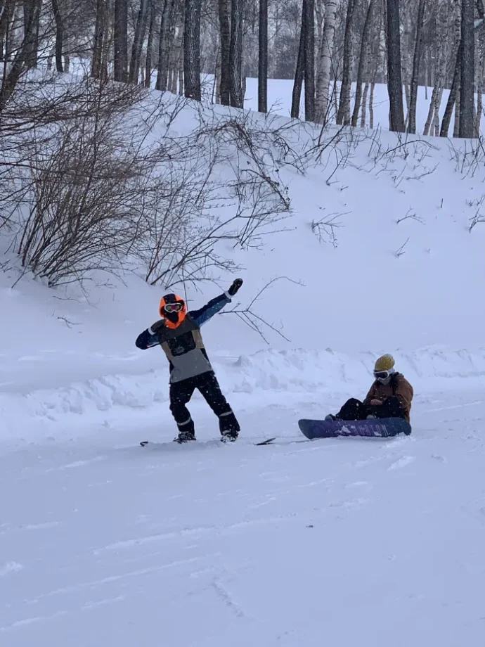 はるかさんが友達と行ったスノボでの一枚