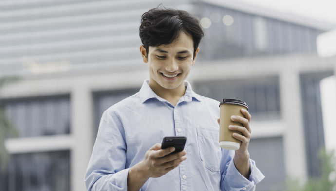 ペアーズの有料既読機能を使う男性