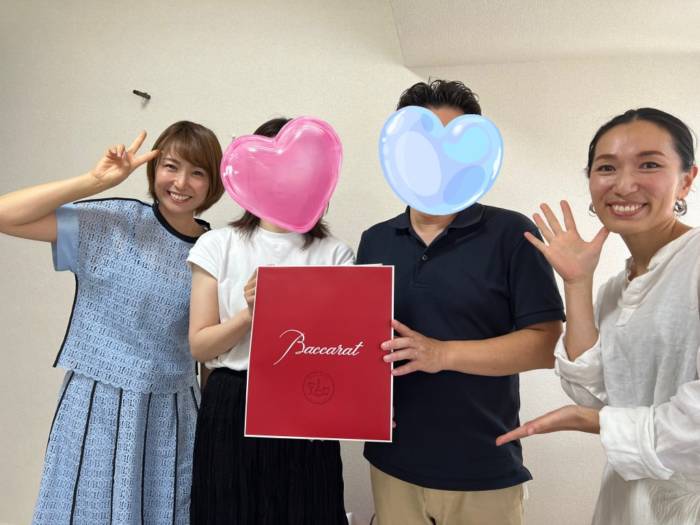 結婚相談所「Agum」の成婚者と代表取締役の山本さん