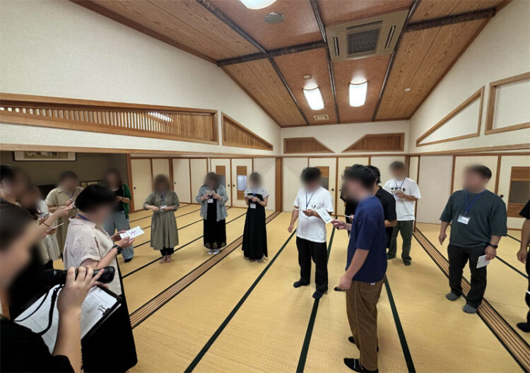 質問ゲーム中の参加者
