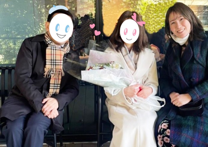 成婚されたご夫婦と坂本さん