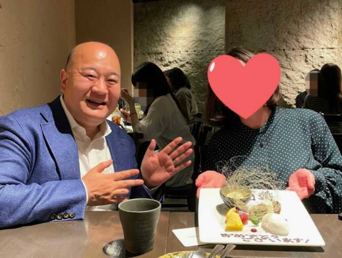 代表カウンセラー加藤さんと成婚後の会員さんとのツーショット