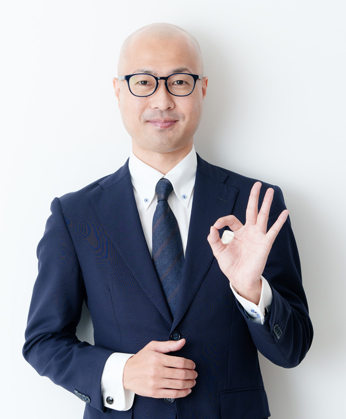 結婚相談所Owenのポーズをする川﨑さん