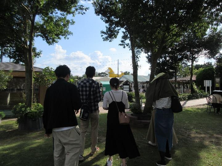 常陸太田市の婚活イベントで「つくばわんわんランド」を訪れる男女
