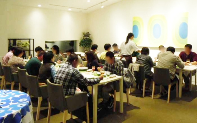 北海道空知郡上富良野町が開催している婚活イベントでの夕食風景