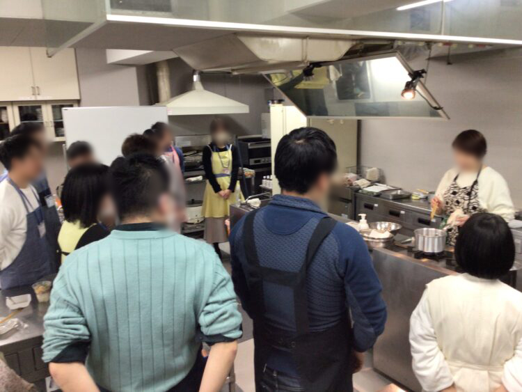 こいのわ出会いサポートセンター（旧：ひろしま出会いサポートセンター）でのクッキングイベント中の様子