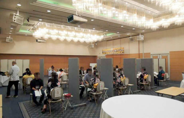 出逢いフェスタの1対1トークタイムの様子